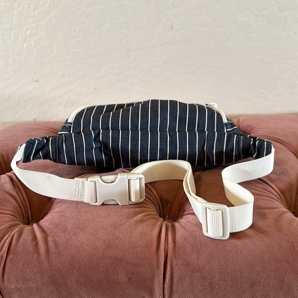 Volcom Fanny Pack - Picture 2 of 5